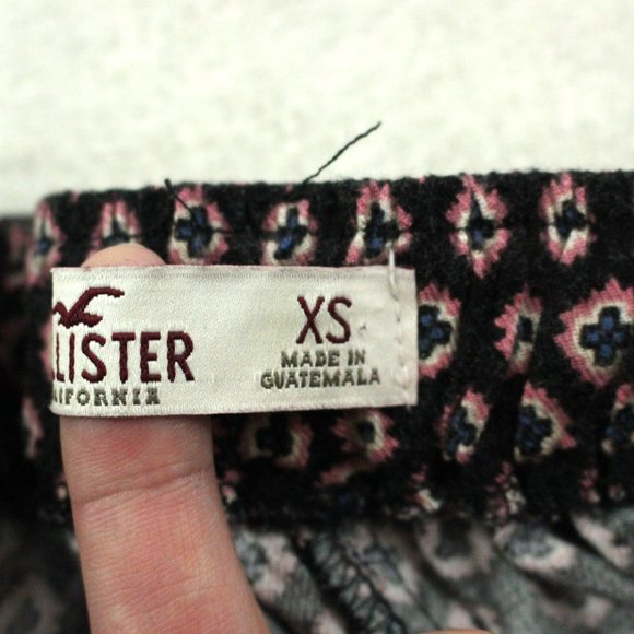 HOLLISTER Patterned Mini Shorts With Bow - Picture 5 of 6